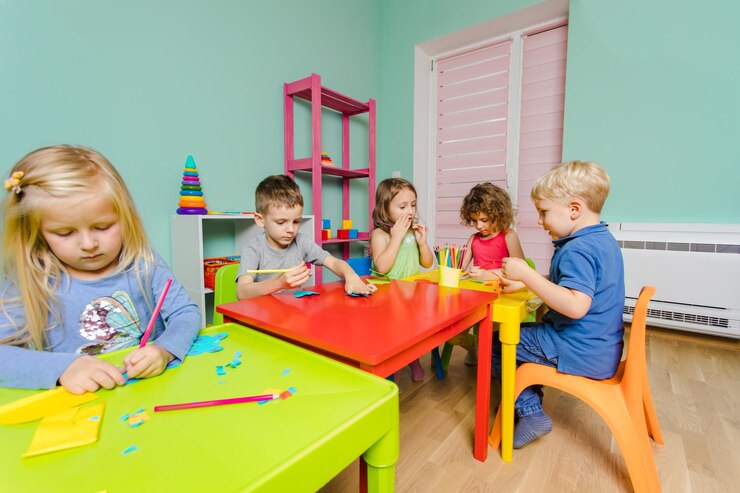 group people sitting table 1048944 22000373